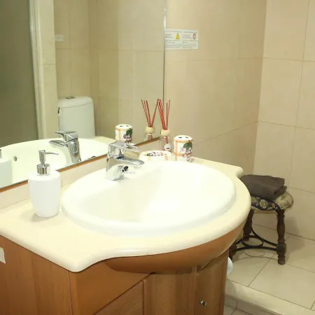 Appartement First Line Palmeras Suites *